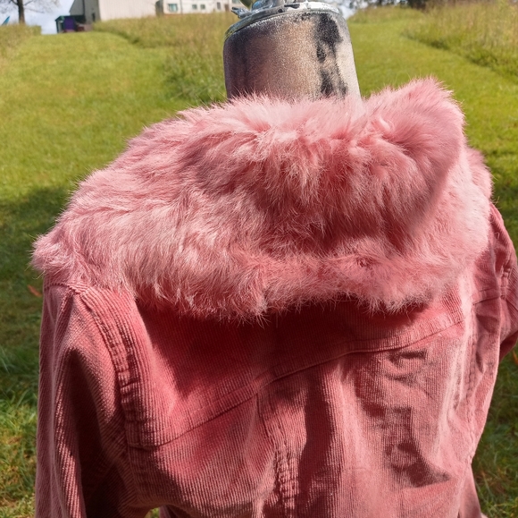 Cropped Rabbit Jacket - Picture 3 of 7